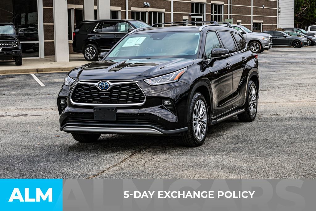 Used 2021 Toyota Highlander Platinum image 3