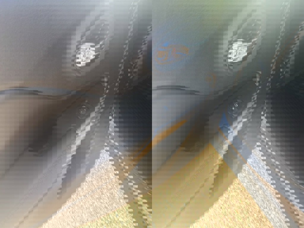 Used 2021 Jeep Cherokee Latitude Lux w/ Mopar Interior Package image 15