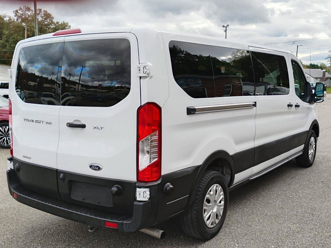 Used 2024 Ford Transit 350 XLT RWD image 4