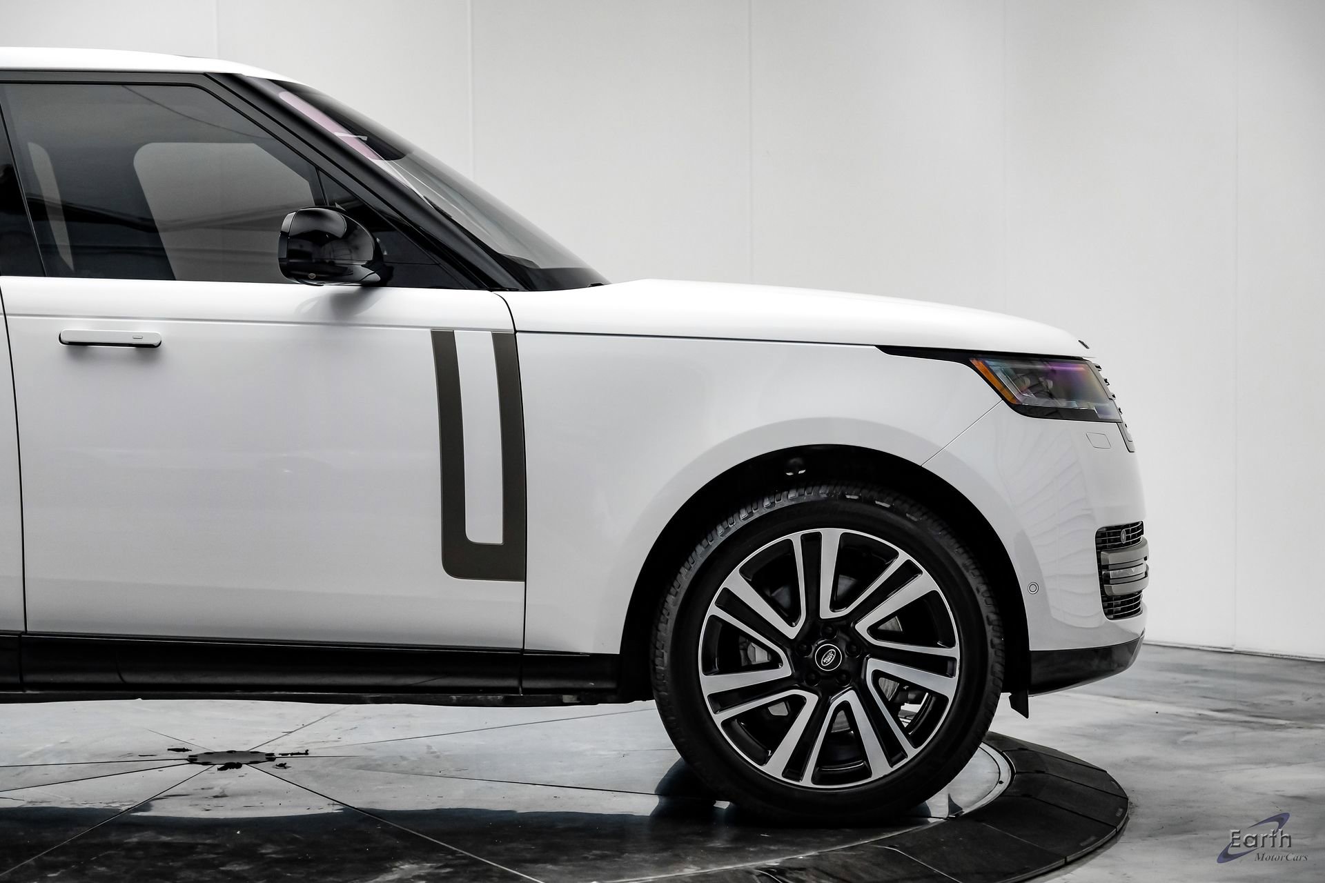 Used 2023 Land Rover Range Rover SE image 18