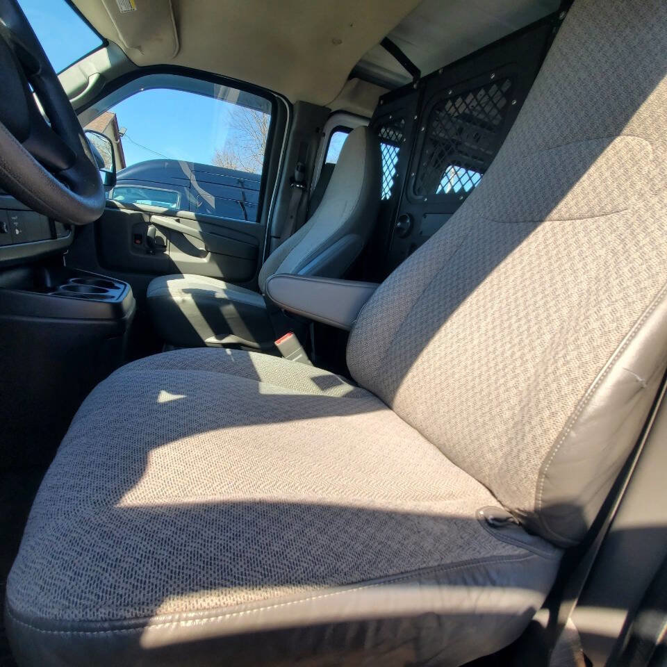 Used 2015 GMC Savana 2500 image 10