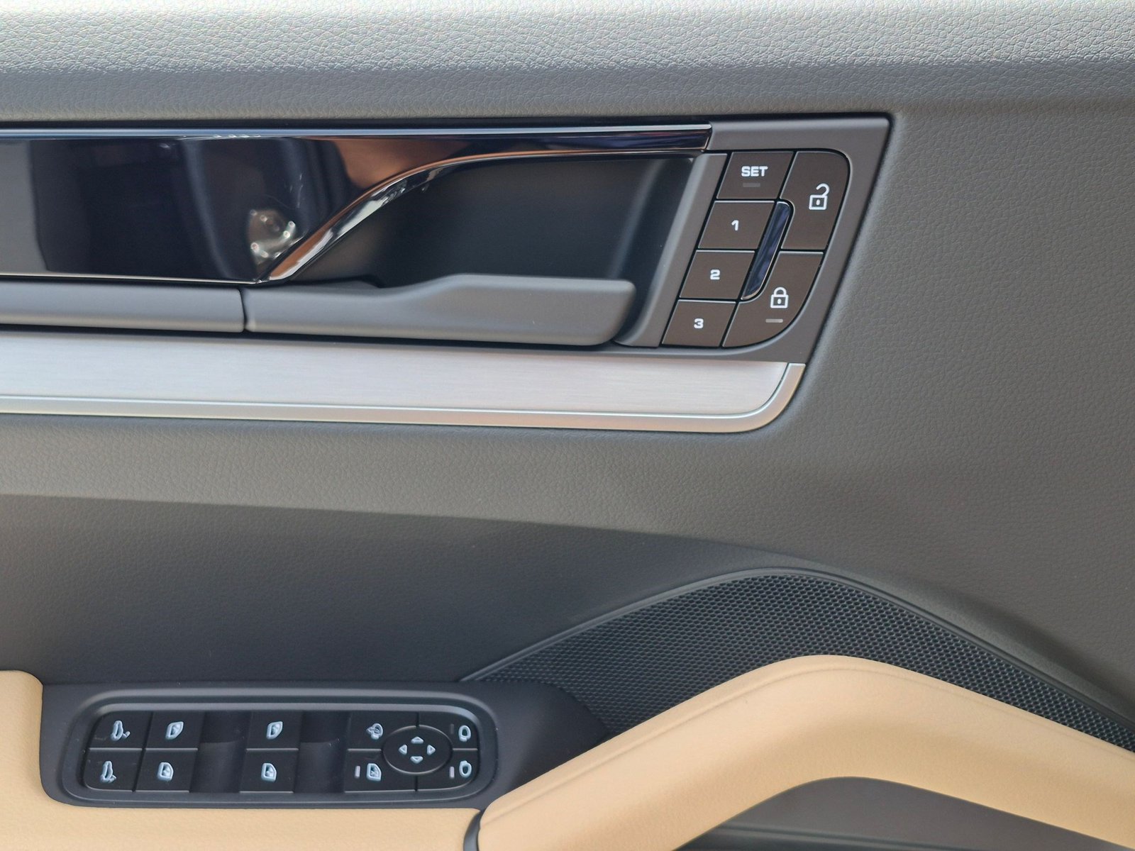 New 2026 Porsche Cayenne Coupe AWD/4WD image 15