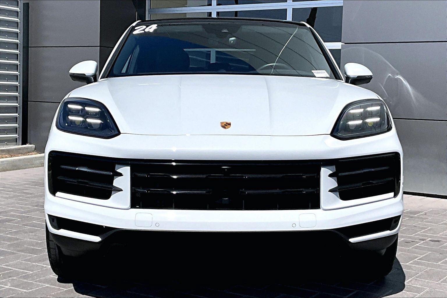 Used 2024 Porsche Cayenne Coupe AWD/4WD image 2