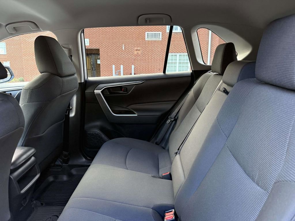 Used 2021 Toyota RAV4 LE image 16