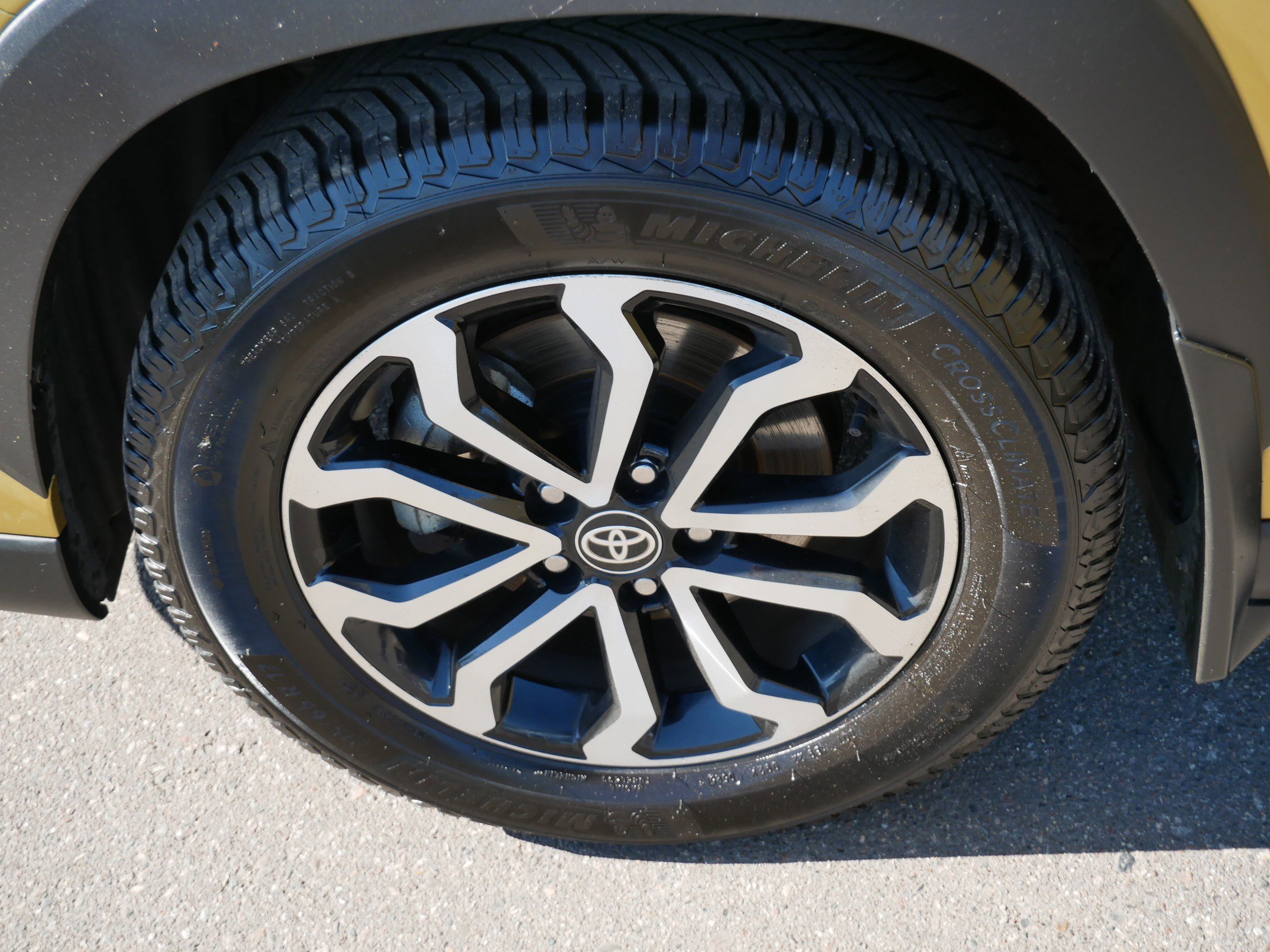 Used 2024 Toyota Corolla Cross SE w/ Moonroof Package AWD/4WD image 17