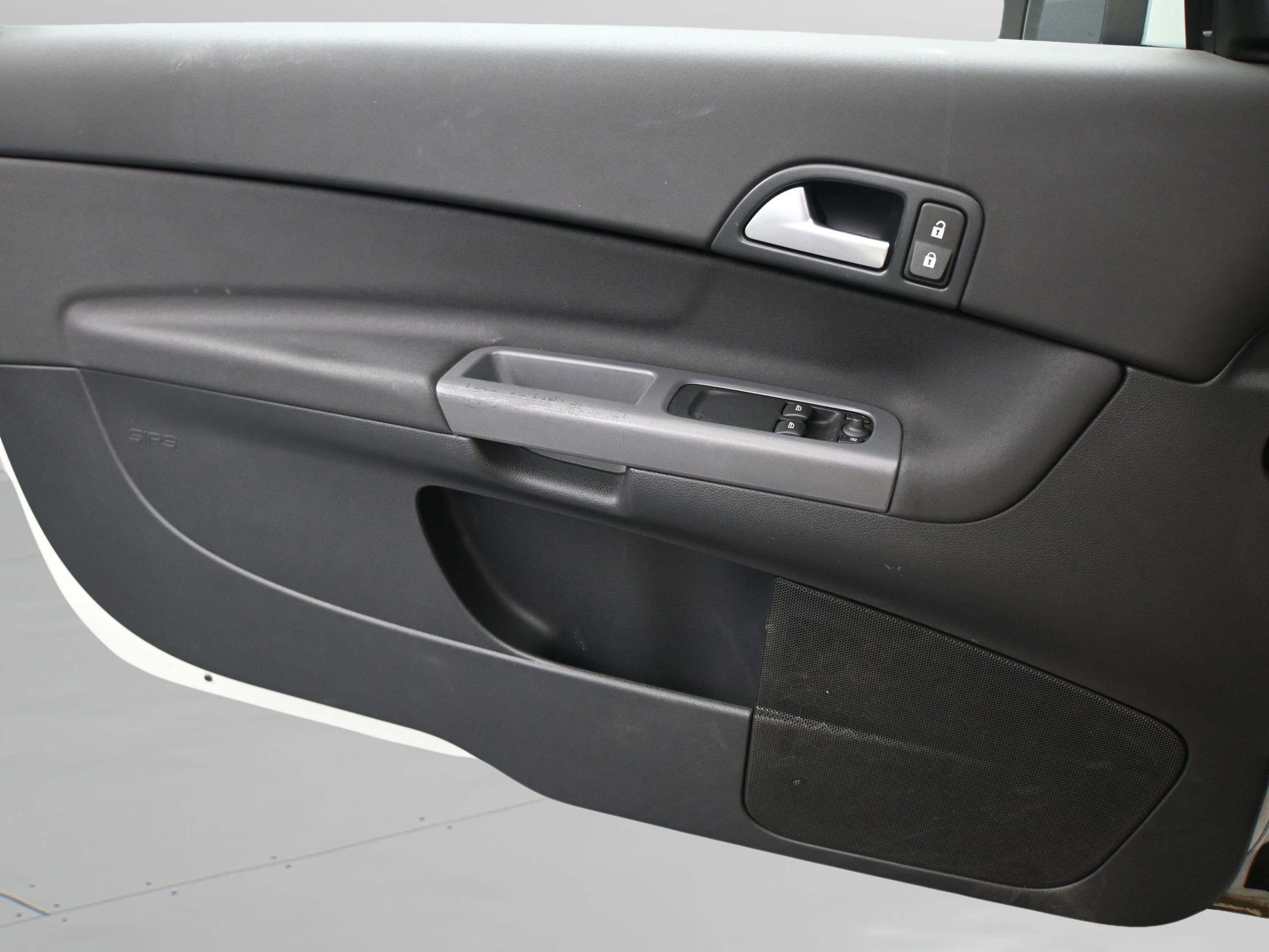 Used 2011 Volvo C30 T5 w/ Climate Pkg image 30