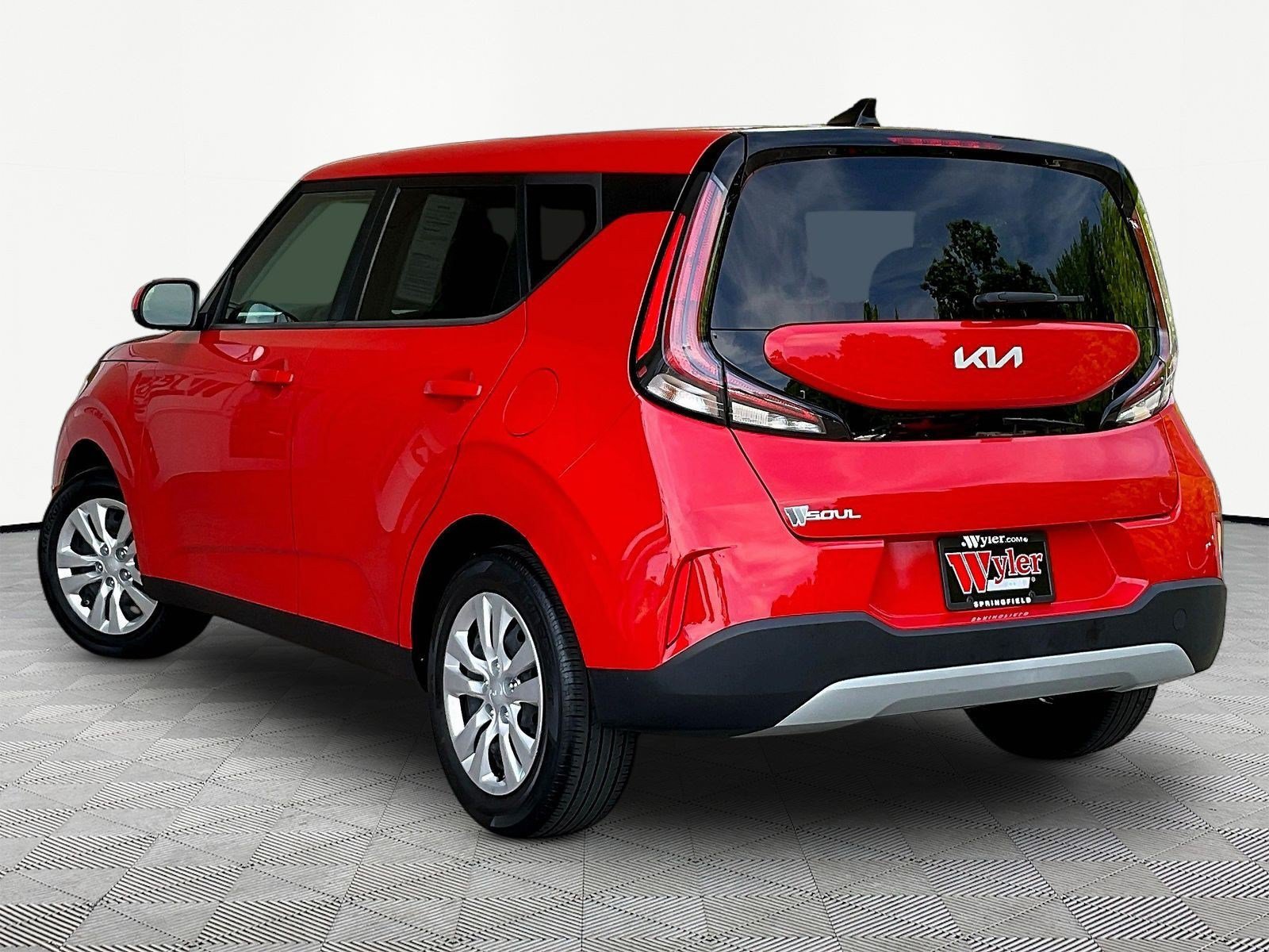 Used 2023 Kia Soul LX FWD image 4