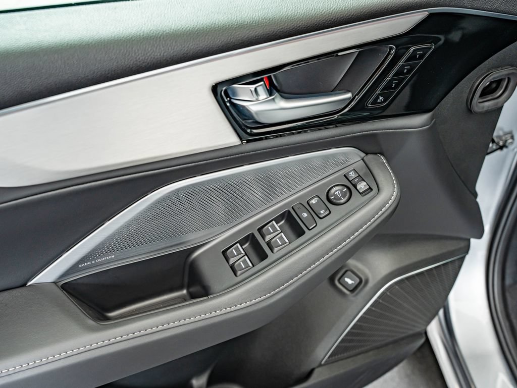 Certified 2026 Acura MDX SH-AWD w/ Technology Package image 18