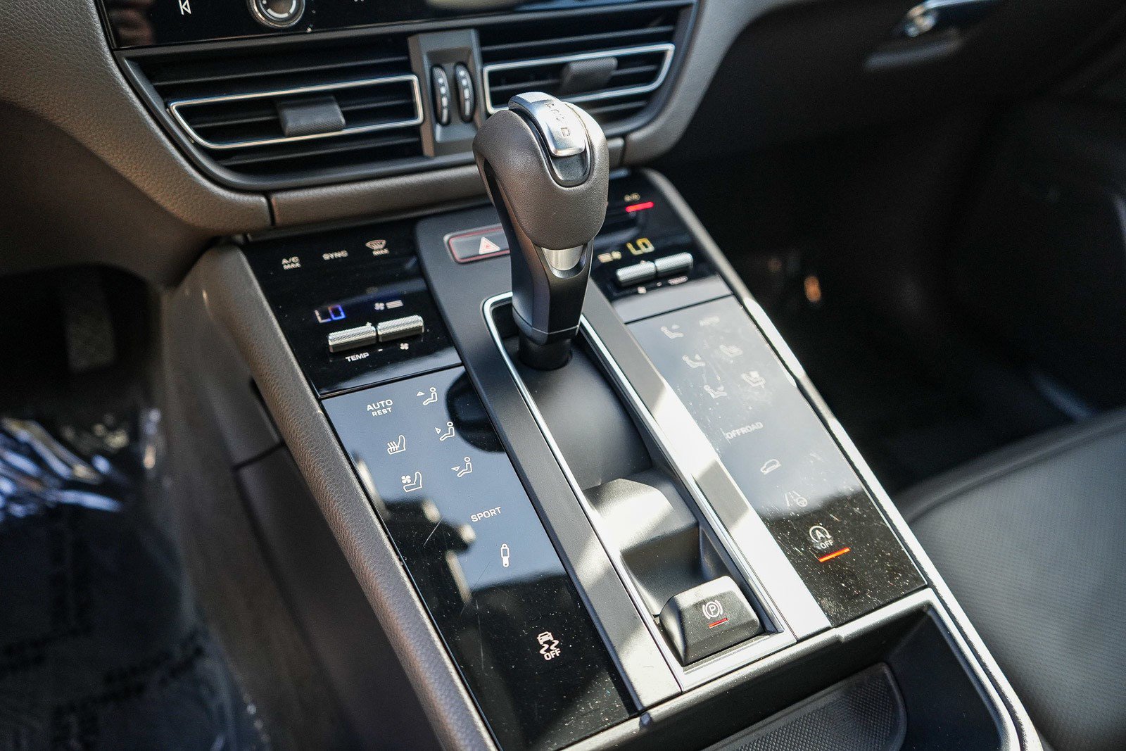 Used 2022 Porsche Macan S AWD/4WD image 19