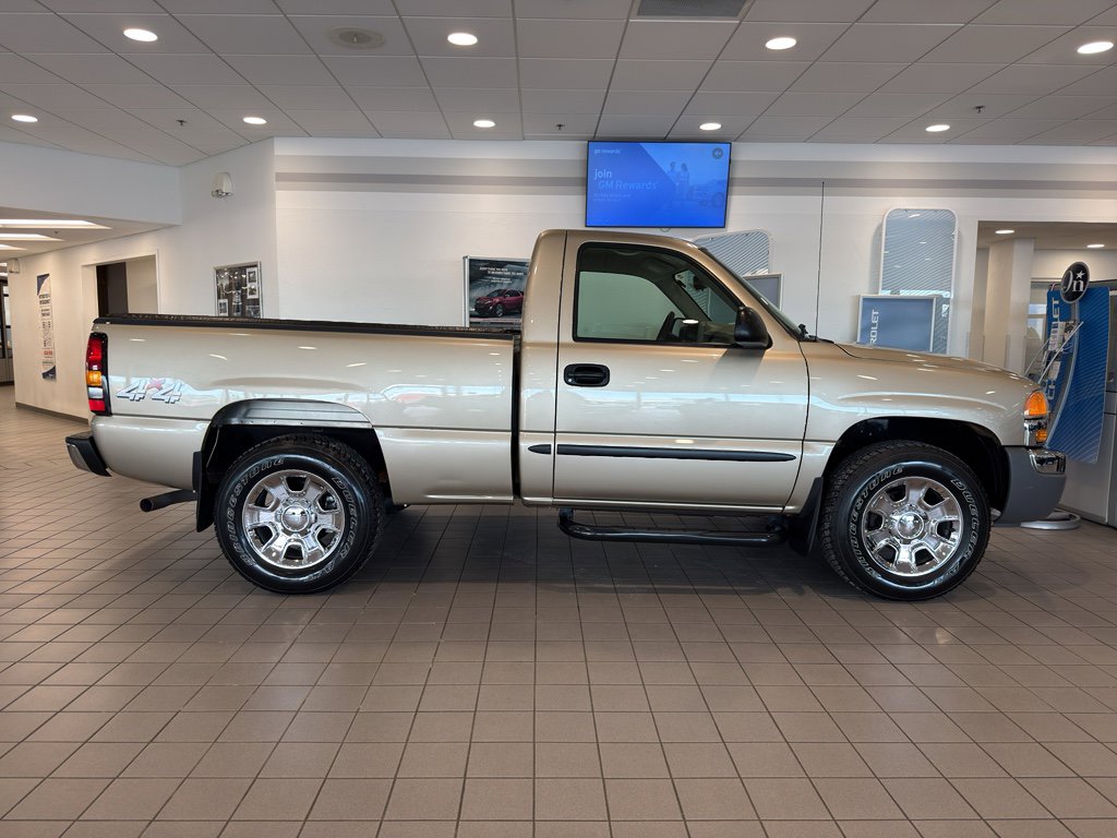 Used 2004 GMC Sierra 1500 BASE Regular Cab w/ Light Duty Power Package image 3