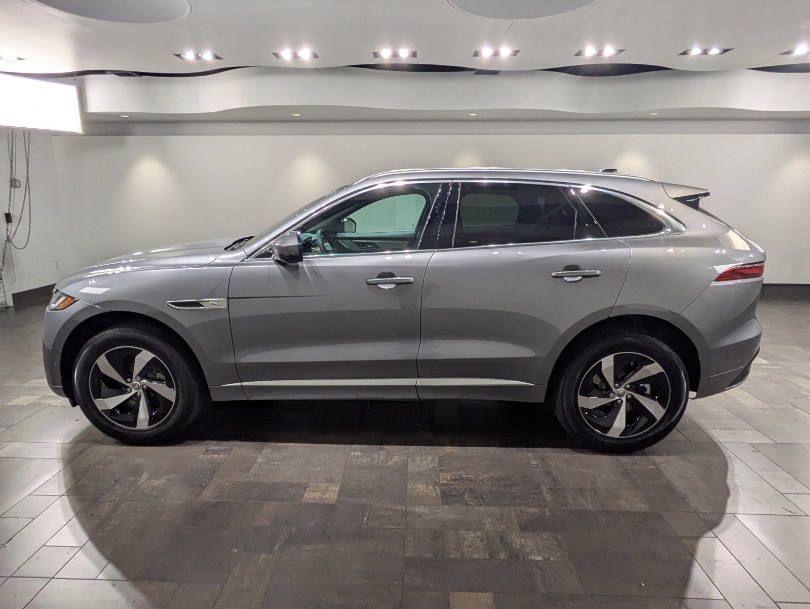 New 2026 Jaguar F-PACE R-Dynamic S image 3