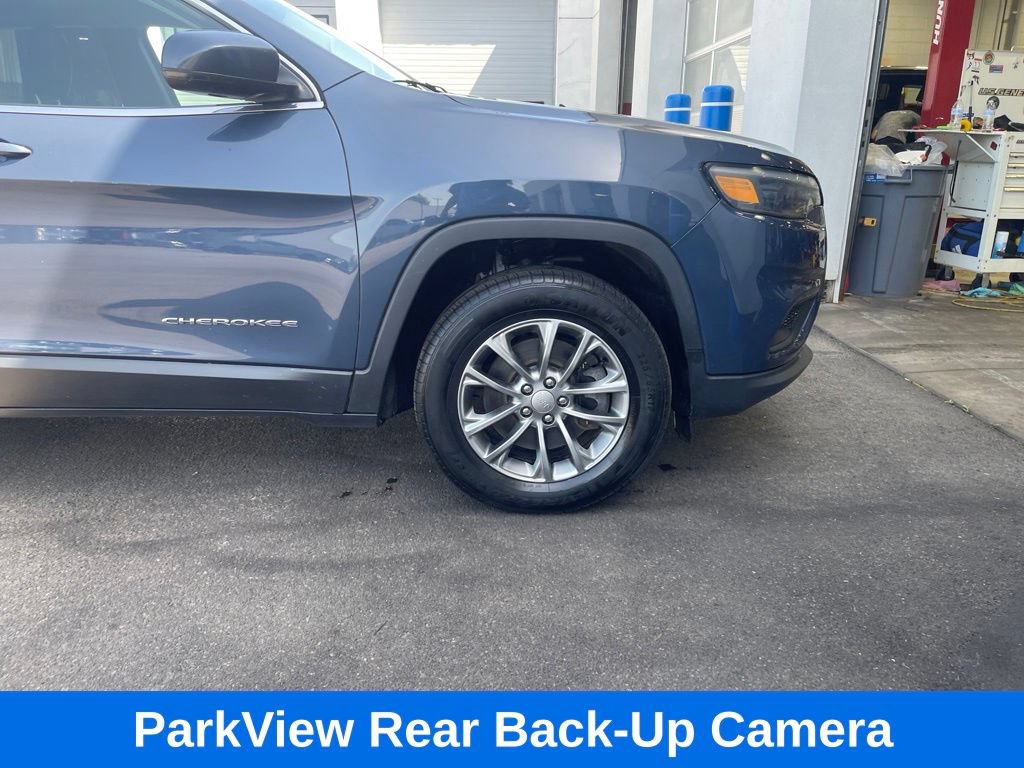 Used 2019 Jeep Cherokee Latitude Plus w/ Cold Weather Group AWD/4WD image 10