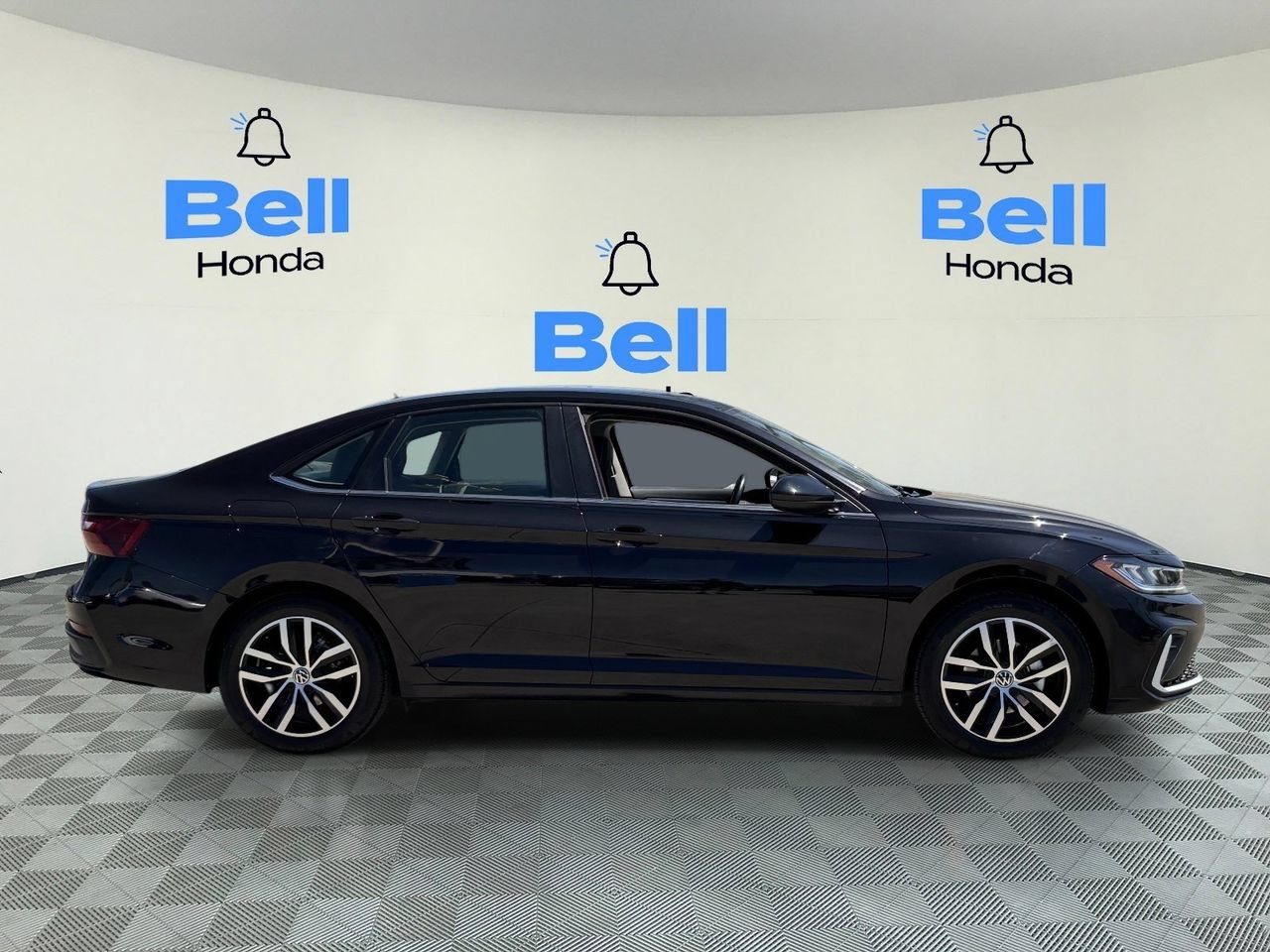Used 2025 Volkswagen Jetta SE FWD image 5