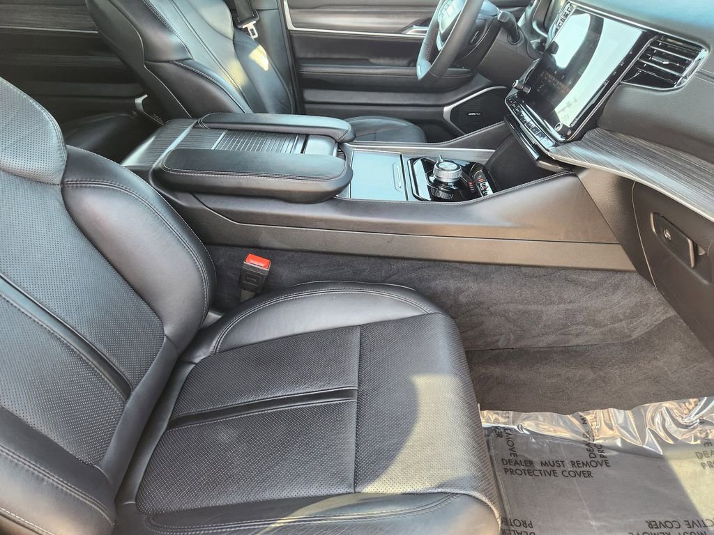 Used 2024 Jeep Wagoneer Series II w/ Flexible Seating Group image 14