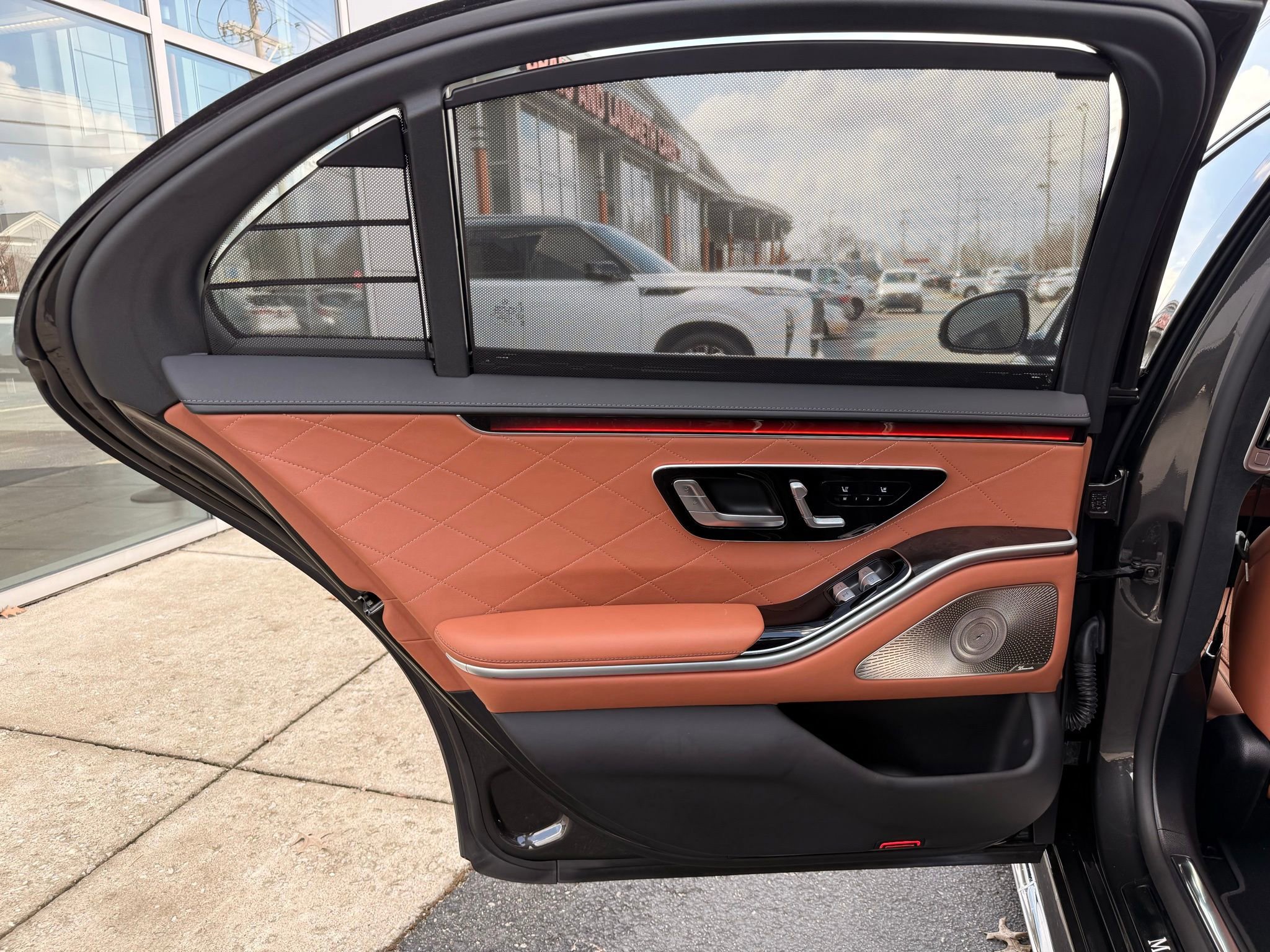 Used 2022 Mercedes-Benz S 580 4MATIC Sedan w/ AMG Line Package image 39