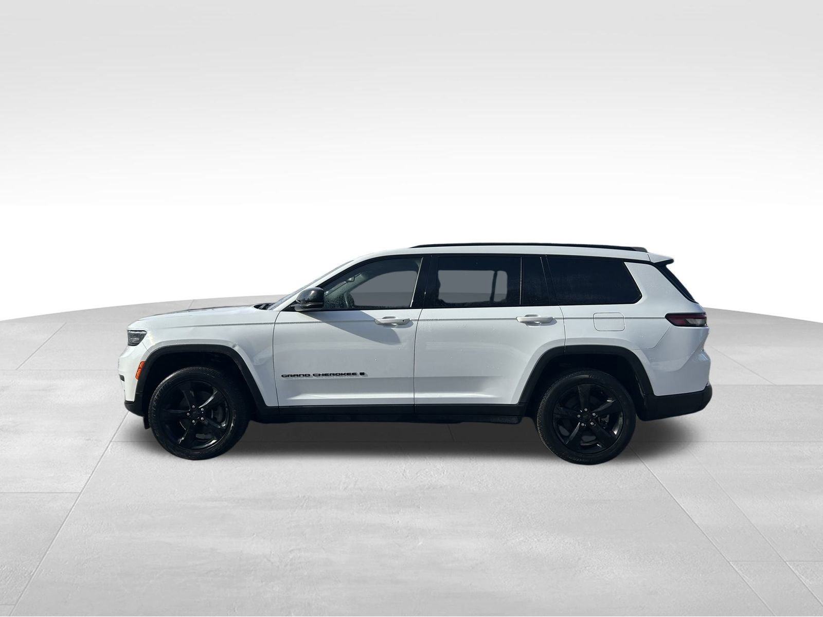 Used 2023 Jeep Grand Cherokee L Laredo image 2