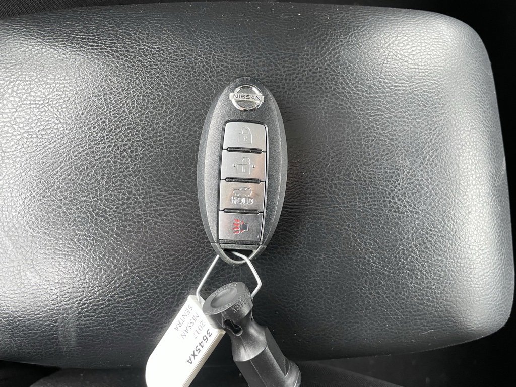 Used 2017 Nissan Sentra SR w/ SR Midnight Edition image 39