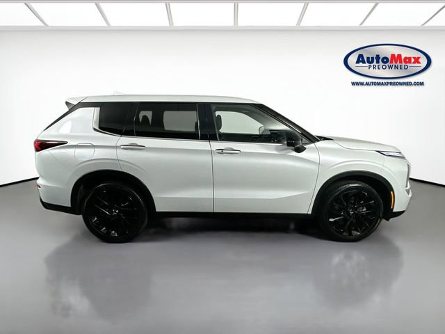 Used 2024 Mitsubishi Outlander SE Black Edition AWD/4WD image 10