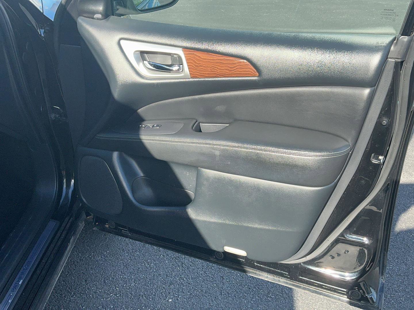 Used 2019 Nissan Pathfinder Platinum image 27