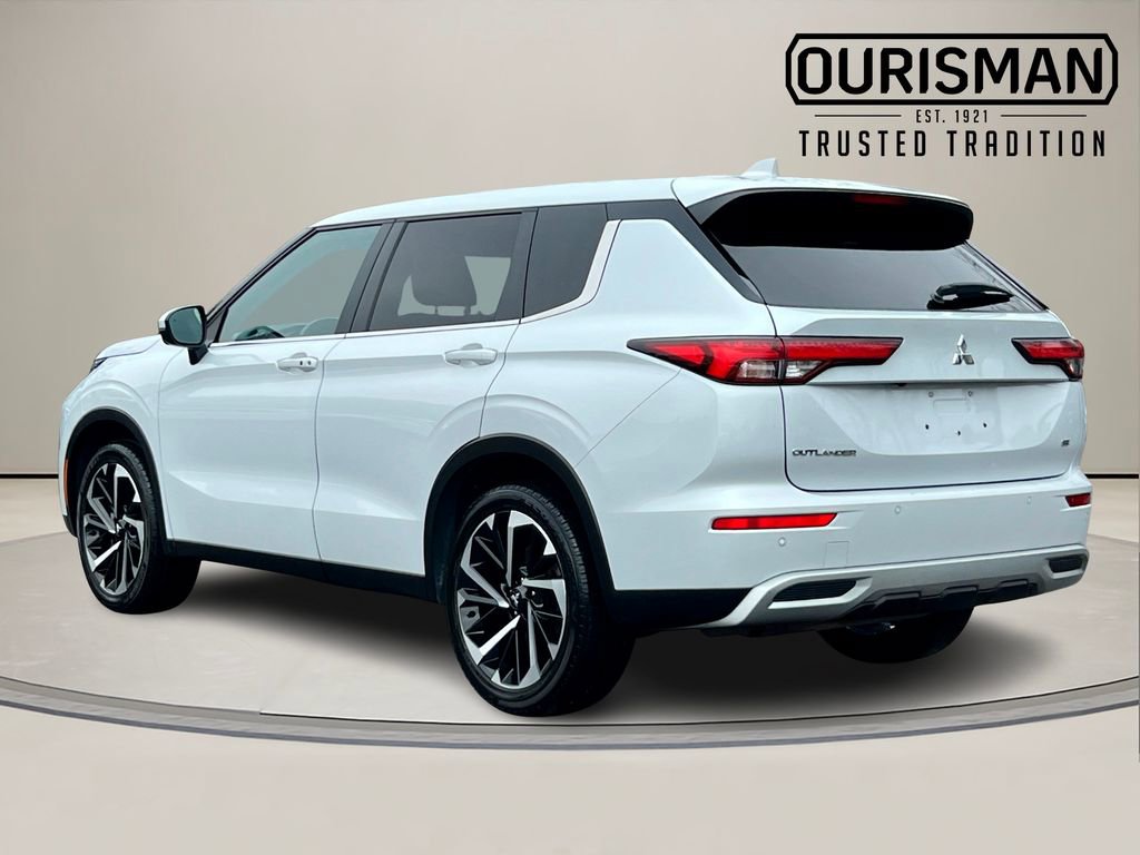 Used 2024 Mitsubishi Outlander SE image 4