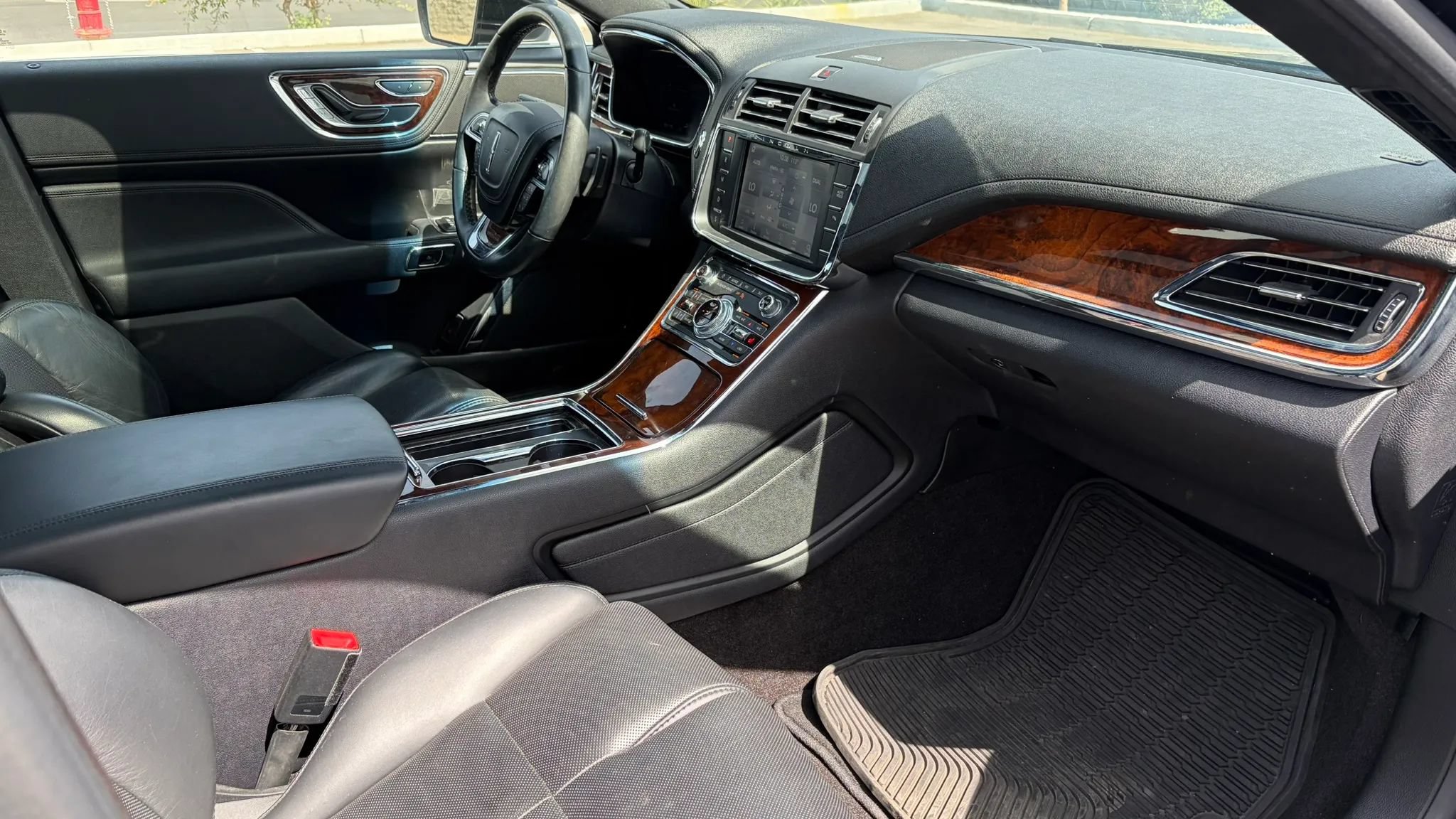 Used 2019 Lincoln Continental Select w/ Continental Climate Package AWD/4WD image 14