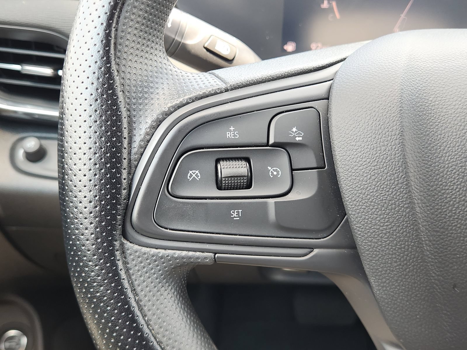 Used 2025 Buick Envista Preferred w/ Convenience II Package FWD image 32