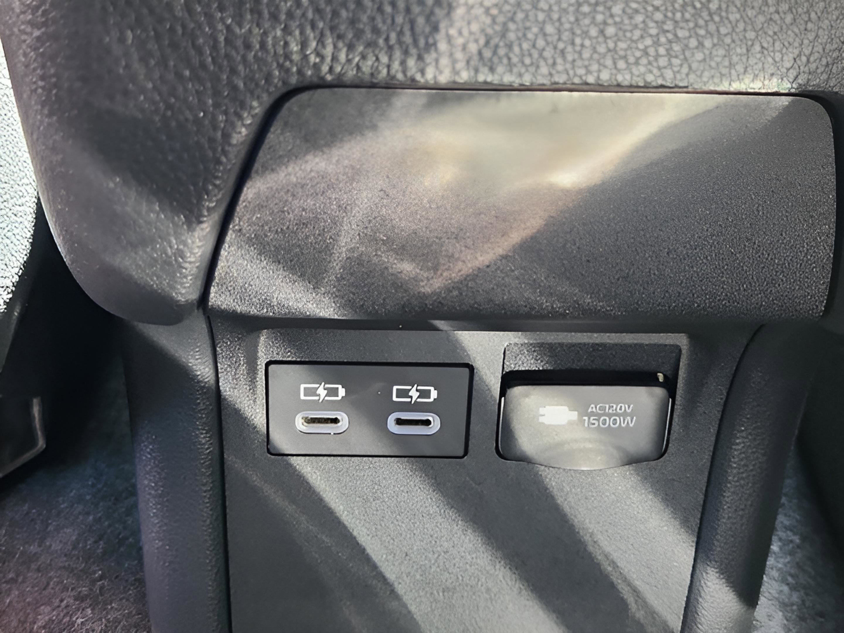 New 2026 Toyota Prius Plug-In Hybrid FWD image 11