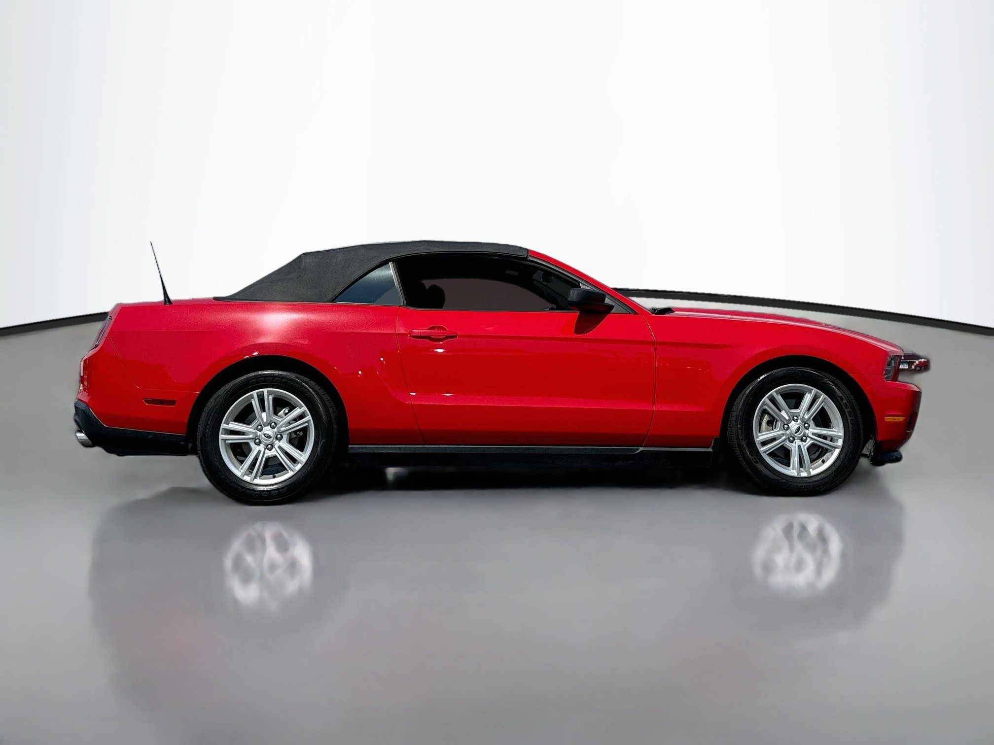 Used 2012 Ford Mustang Convertible RWD image 8