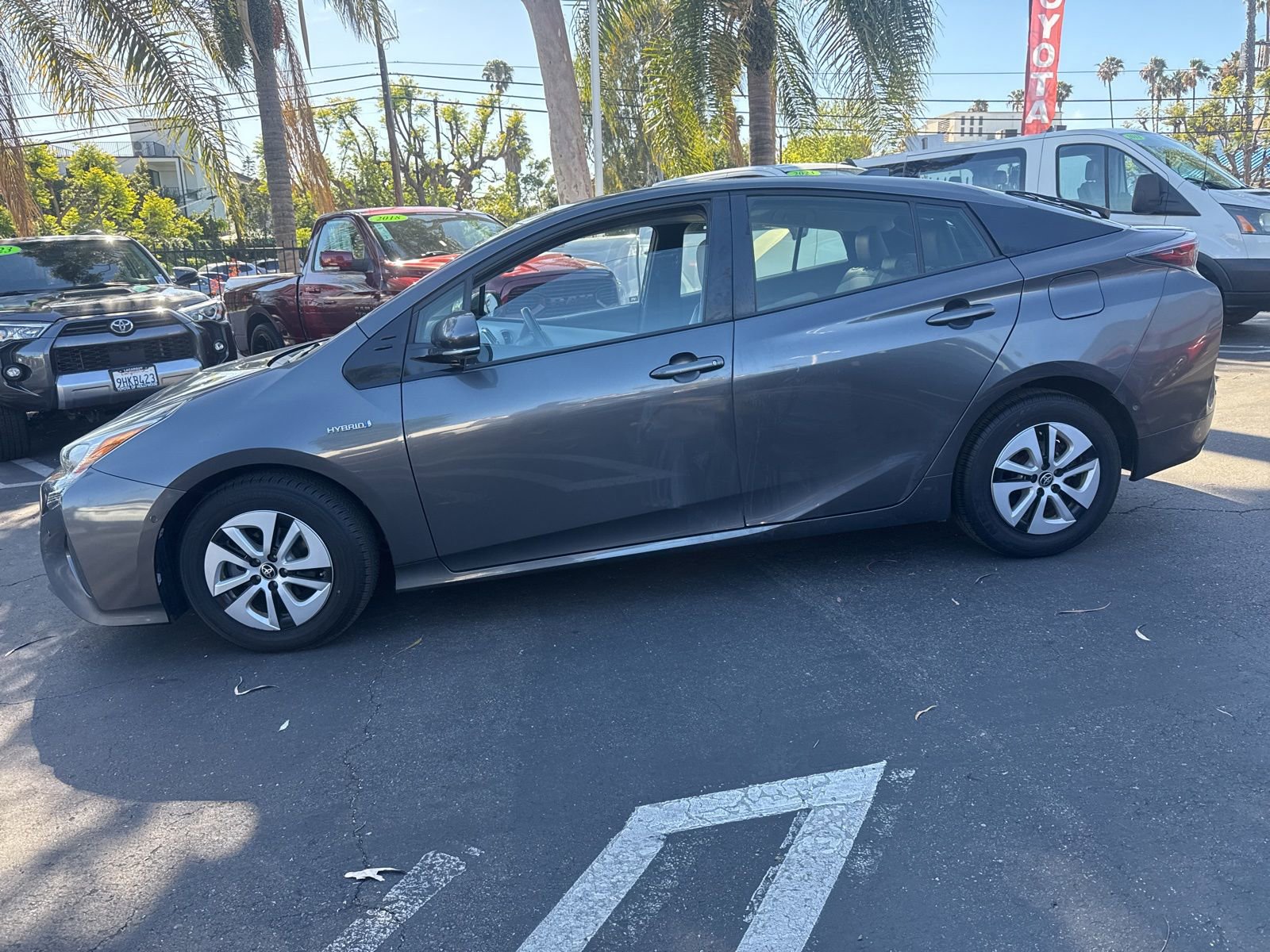 Used 2017 Toyota Prius Four w/ Premium Convenience Package FWD image 3