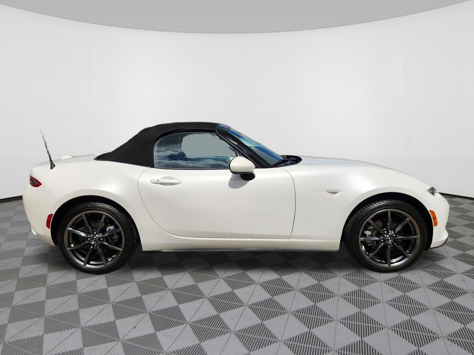 Used 2019 MAZDA MX-5 Miata Grand Touring RWD image 6