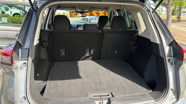 Used 2025 Nissan Rogue S image 13