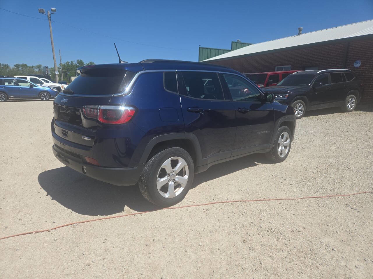 Used 2017 Jeep Compass Latitude w/ Popular Equipment Group AWD/4WD image 3