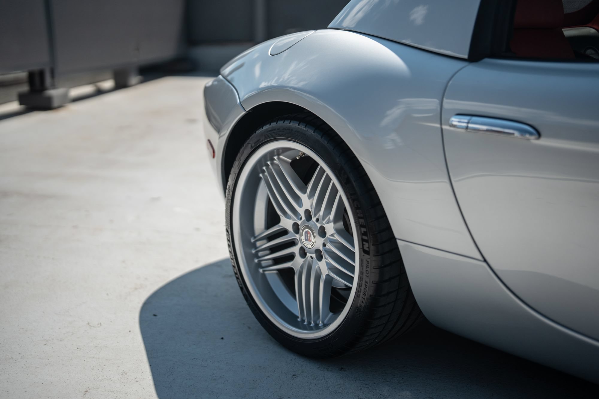 Used 2003 BMW Z8 RWD image 17