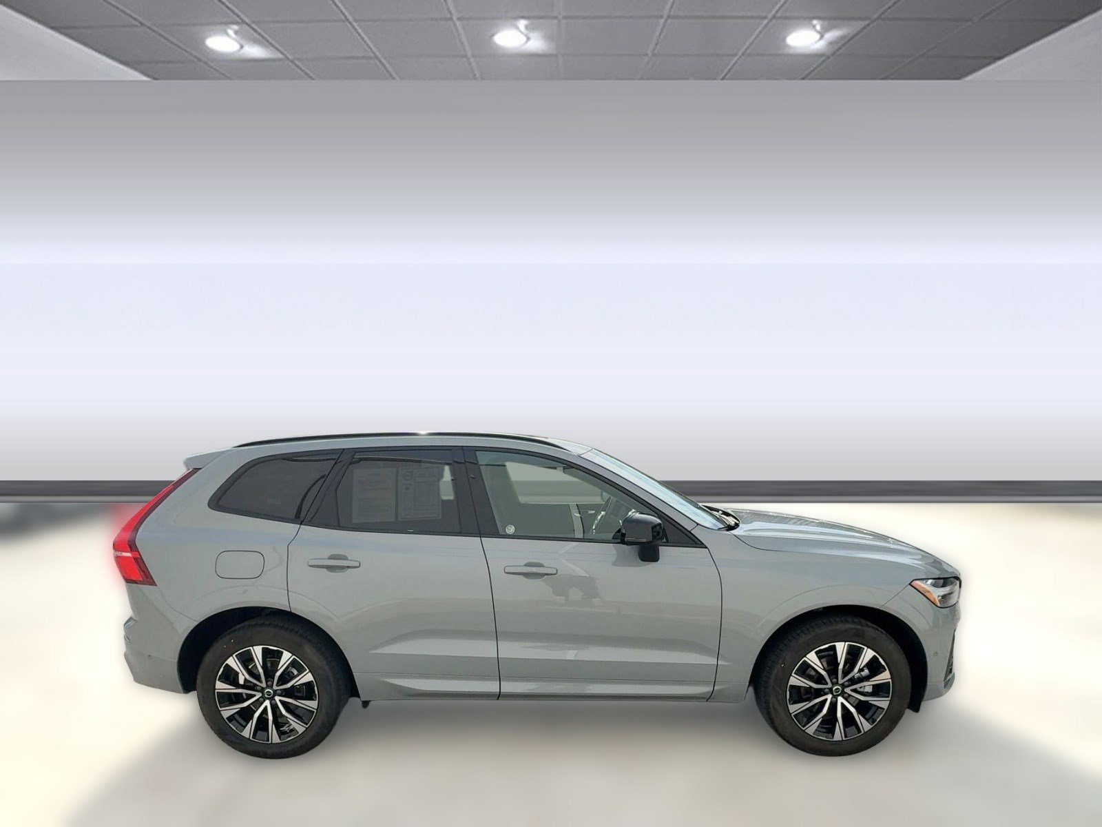Certified 2025 Volvo XC60 B5 Plus image 8