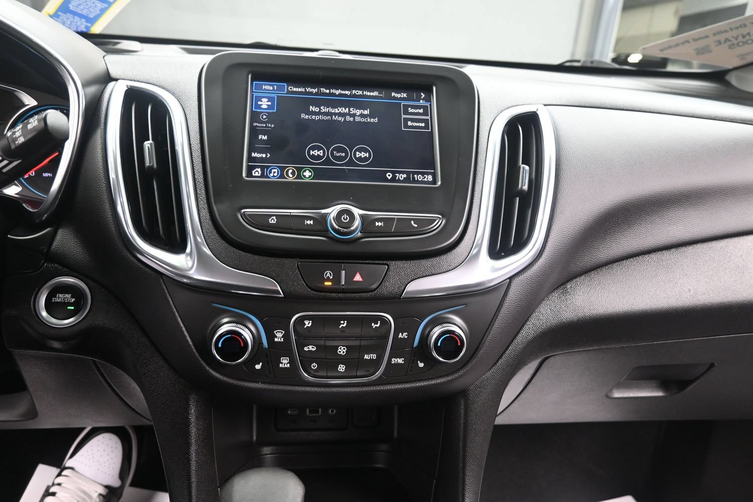Used 2024 Chevrolet Equinox LT AWD/4WD image 32