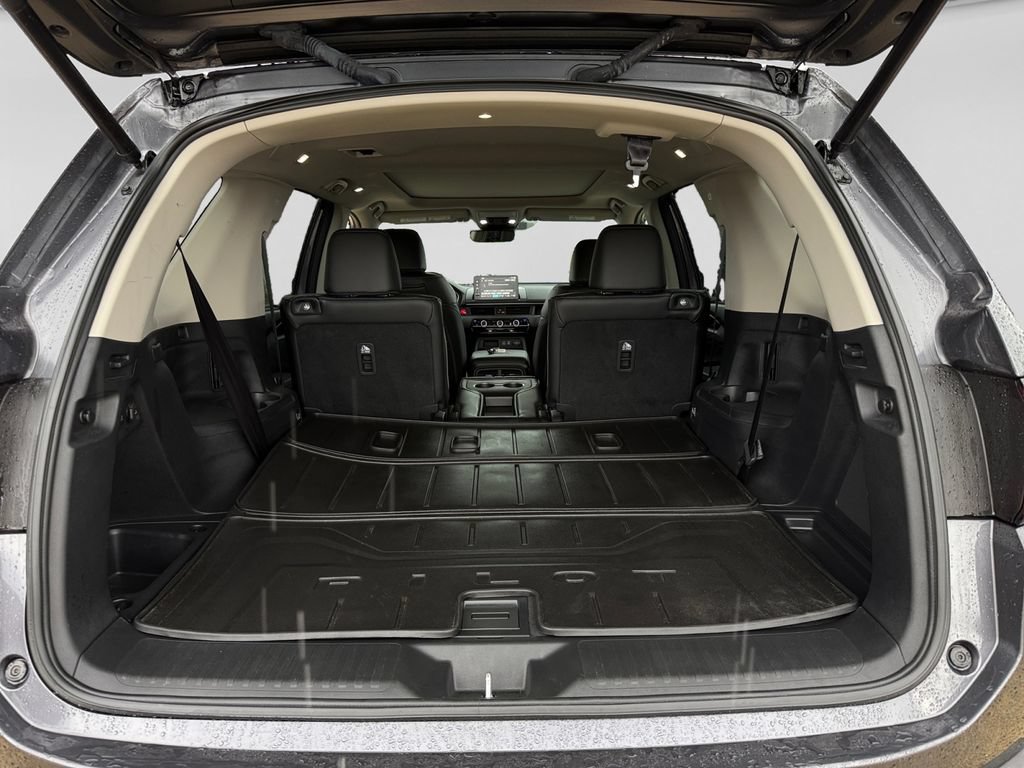 Used 2025 Honda Pilot Elite image 44