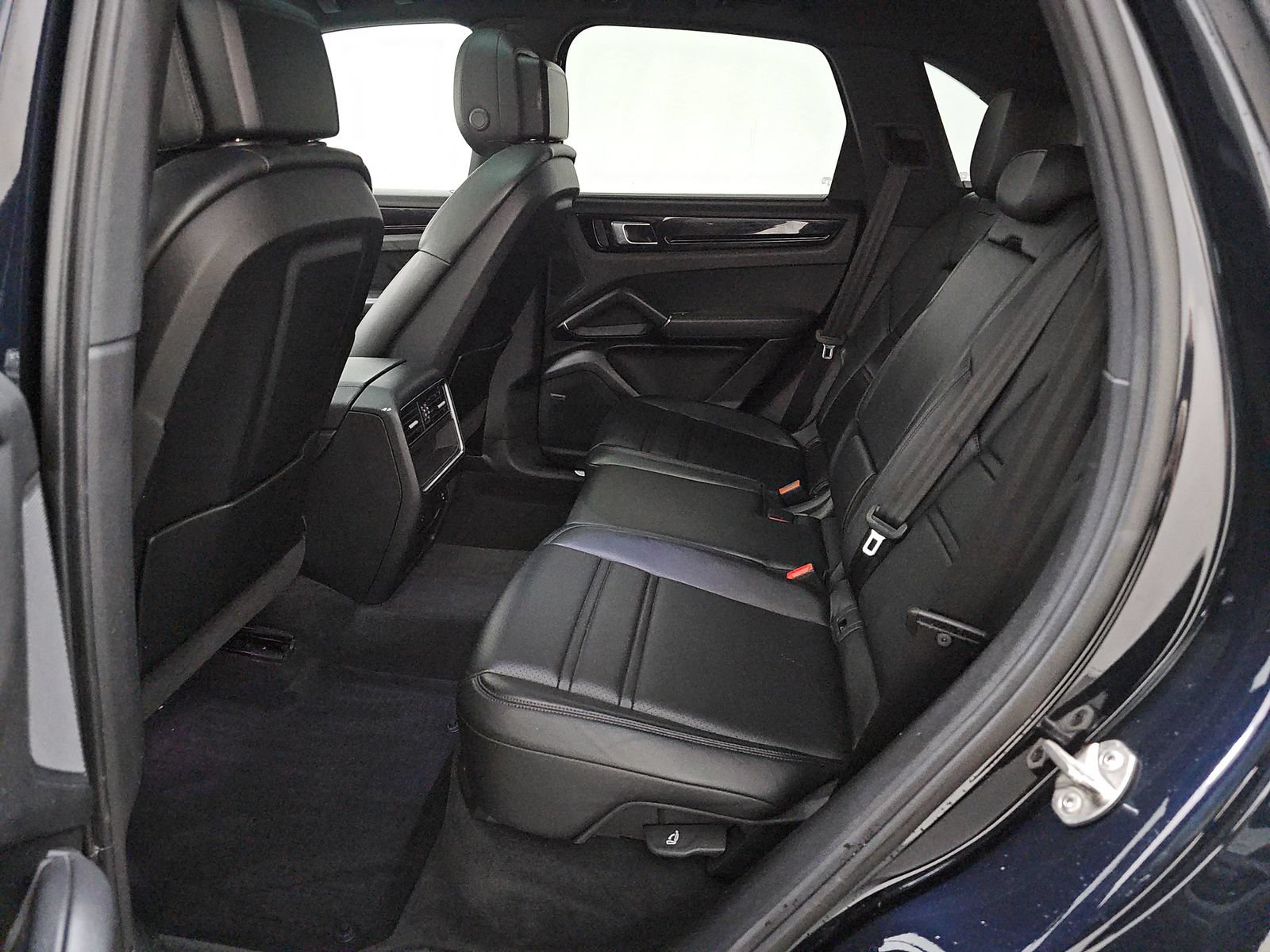 Used 2023 Porsche Cayenne Platinum Edition AWD/4WD image 13