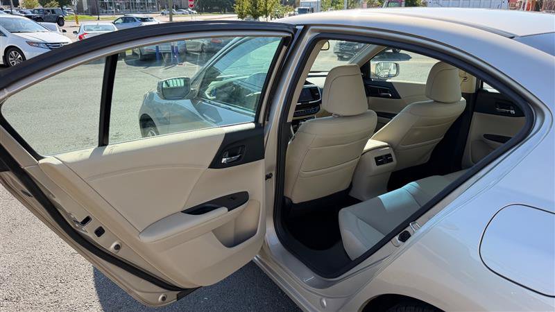 Used 2017 Honda Accord EX-L image 41
