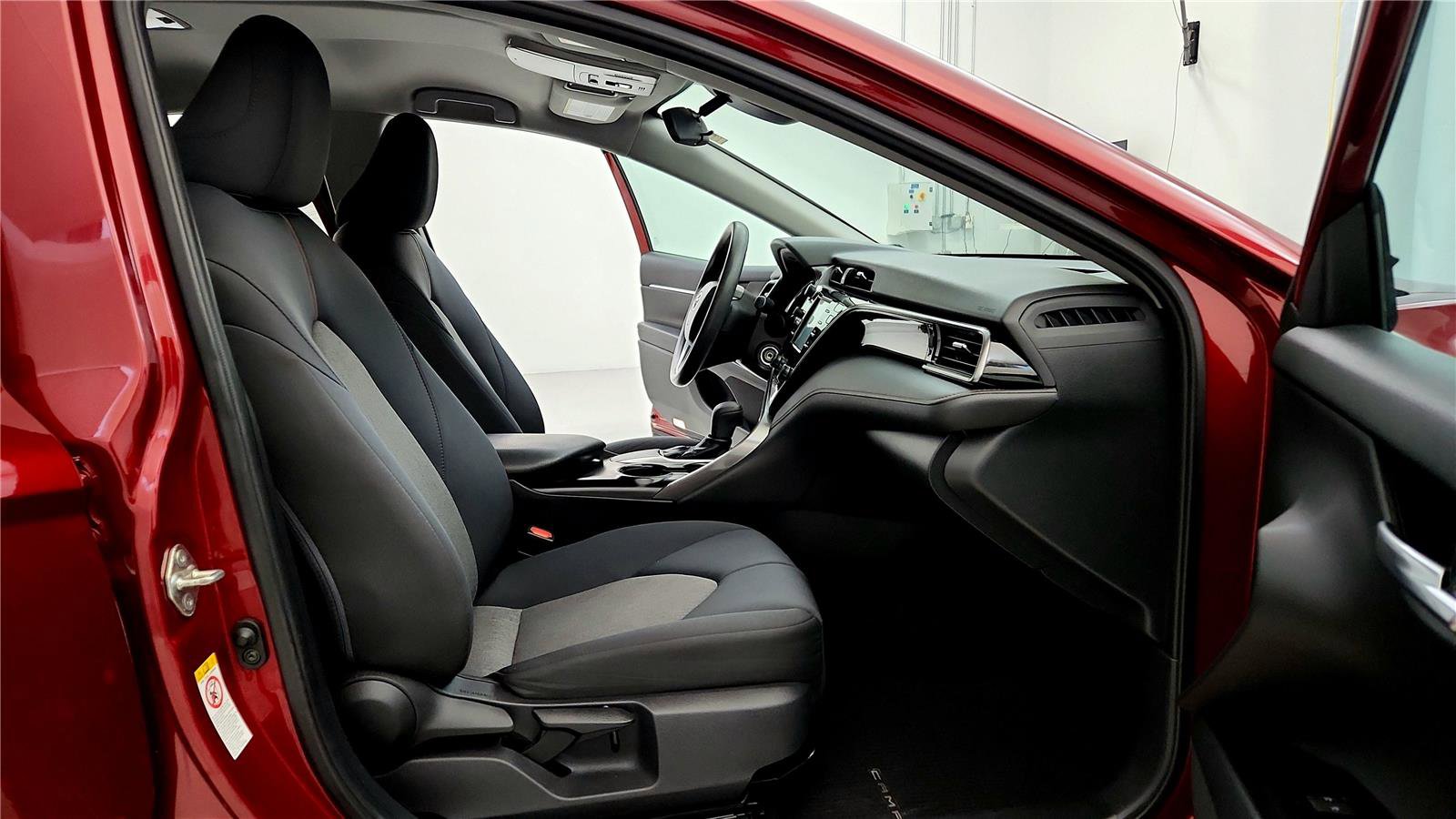 Used 2019 Toyota Camry LE w/ Carpet Mat Package image 17