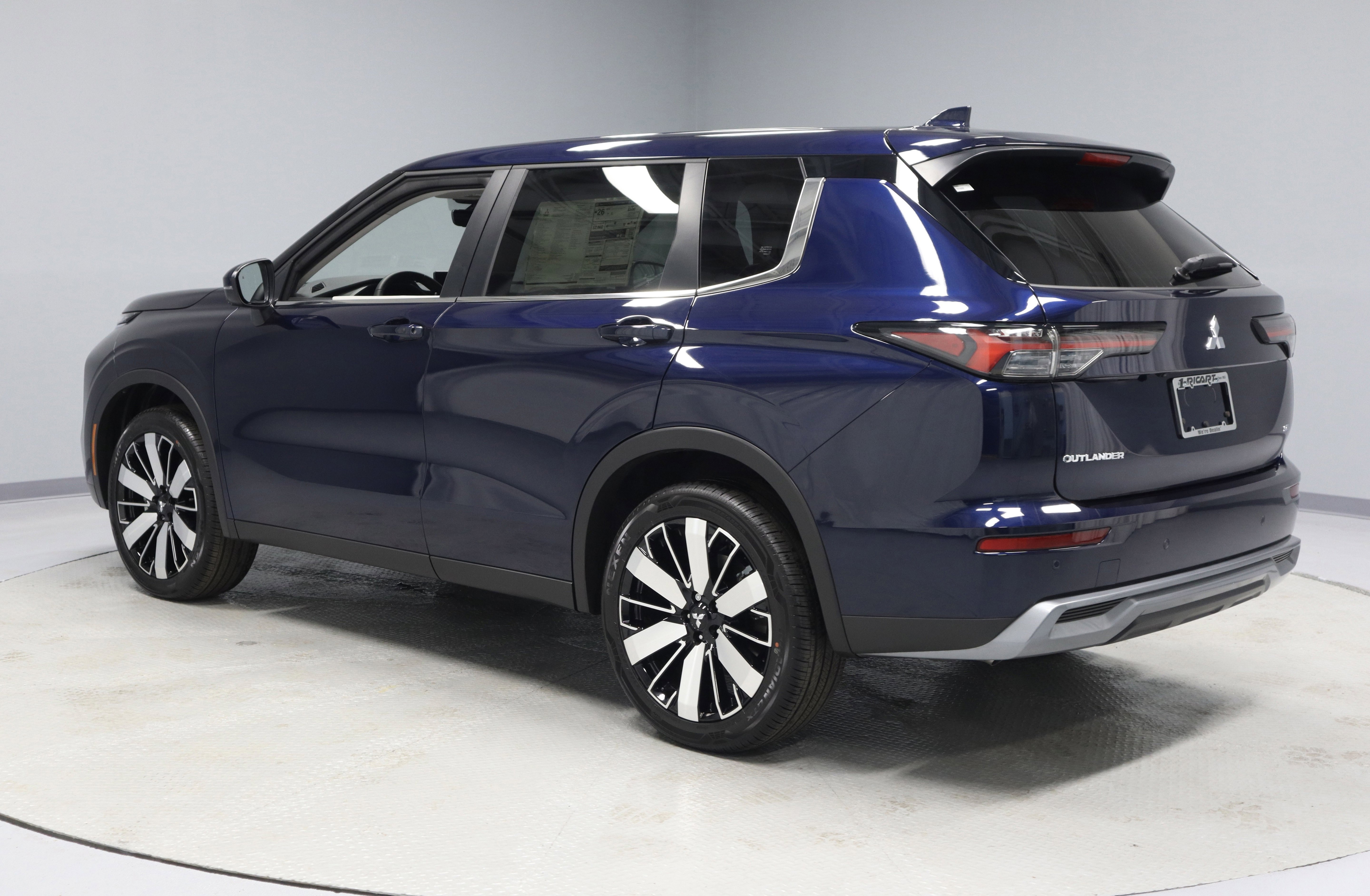 New 2025 Mitsubishi Outlander SE image 6