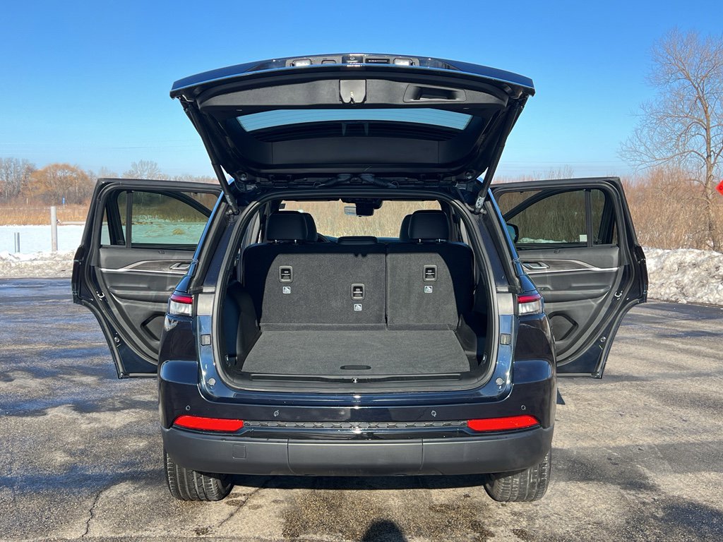 Used 2024 Jeep Grand Cherokee Limited w/ Luxury Tech Group II image 40