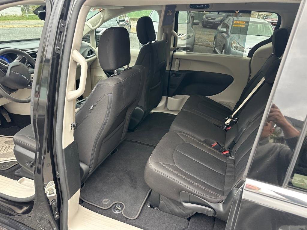 Used 2017 Chrysler Pacifica Touring Plus w/ Tire & Wheel Group image 22