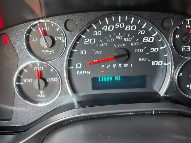 Used 2025 Chevrolet Express 2500 w/ Driver Convenience Package RWD image 20
