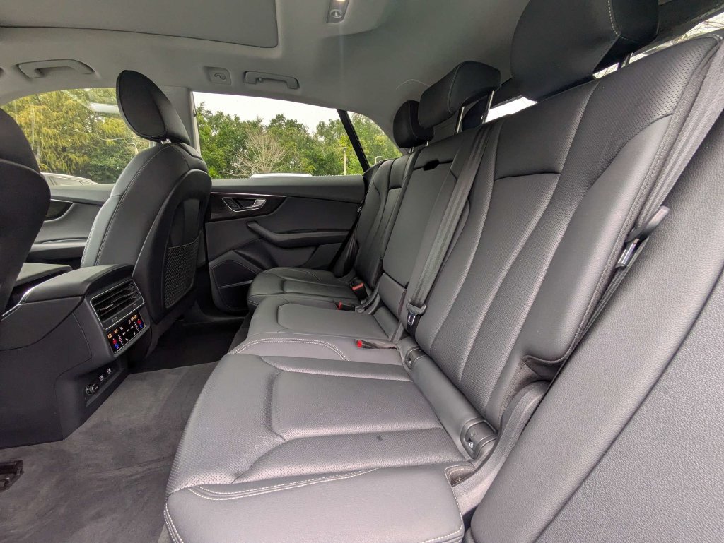 Used 2020 Audi Q8 Premium Plus AWD/4WD image 17