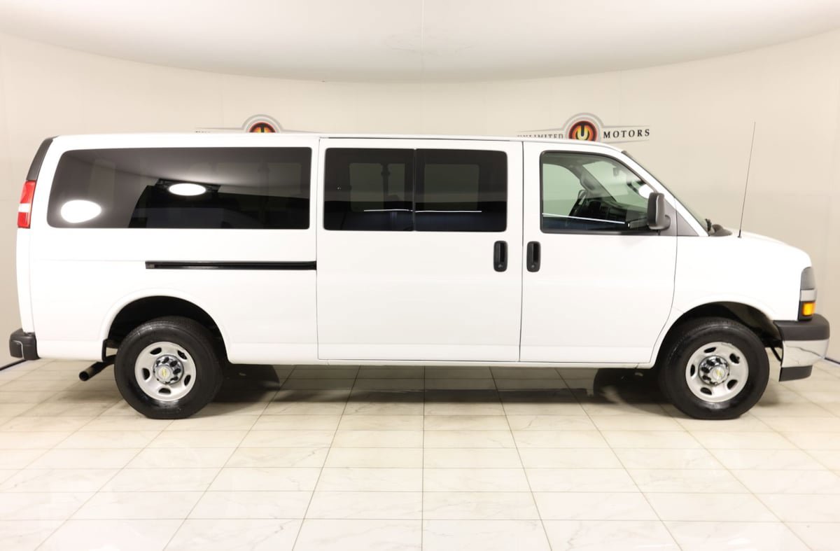Used 2024 Chevrolet Express 3500 LT w/ LT Preferred Equipment Group RWD image 2