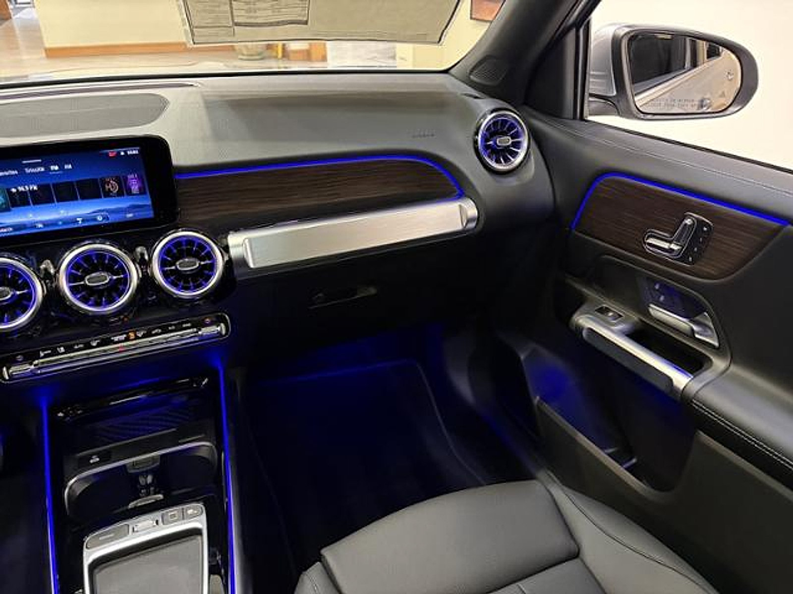 New 2026 Mercedes-Benz GLB 250 image 14