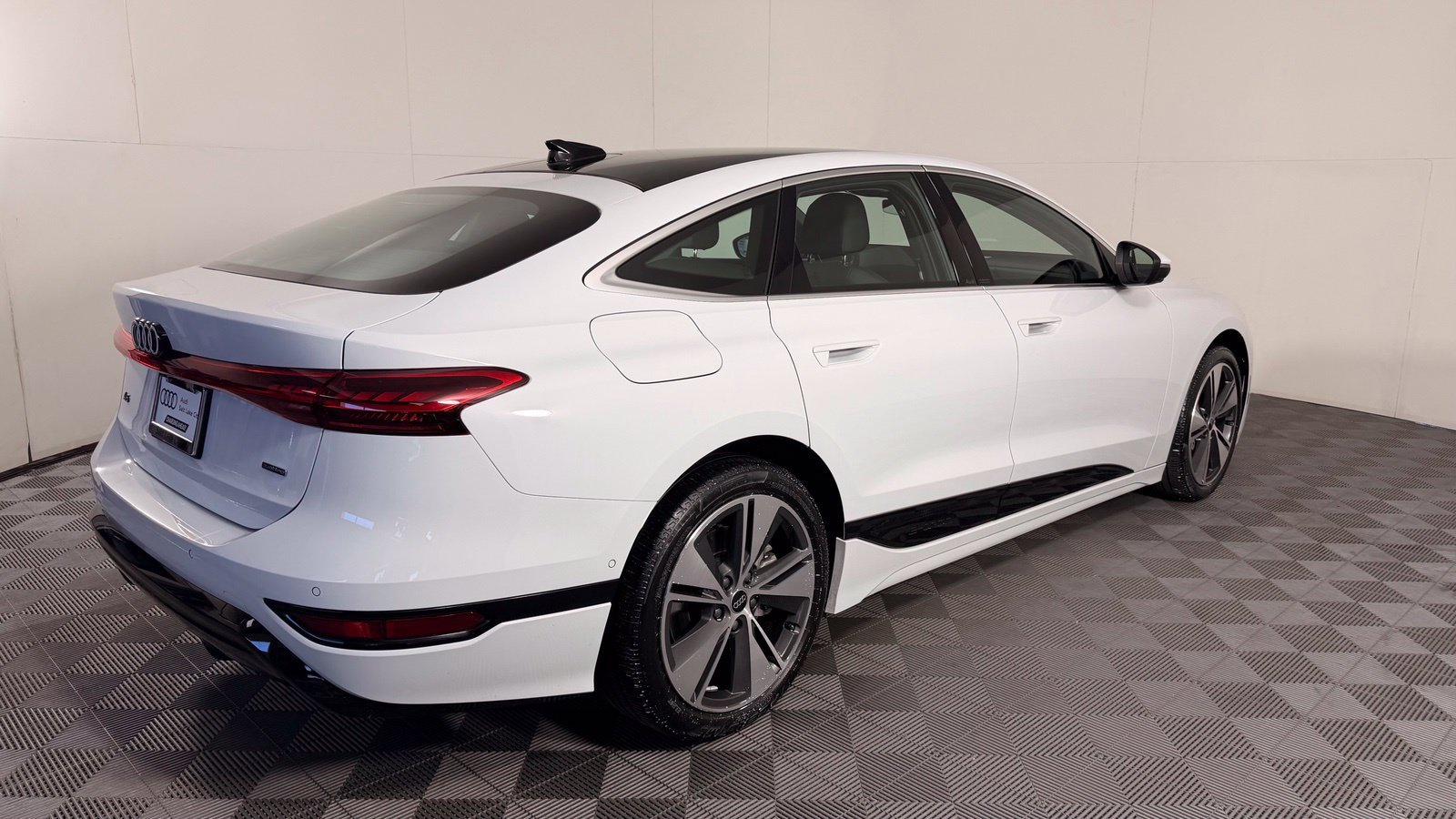 Used 2025 Audi A6 e-tron Premium Plus w/ Premium Plus AWD/4WD image 9