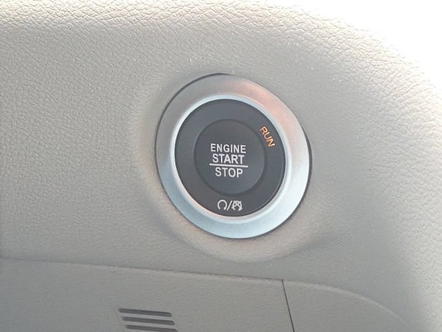 Used 2023 Chrysler Pacifica Touring-L FWD image 49