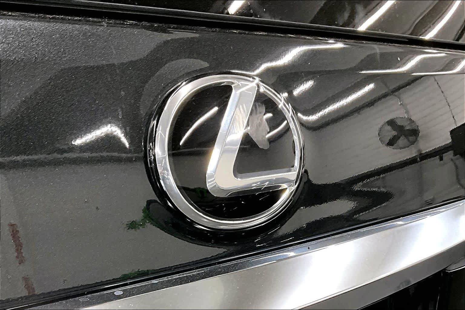 Used 2023 Lexus GX 460 Premium w/ Accessory Package image 31