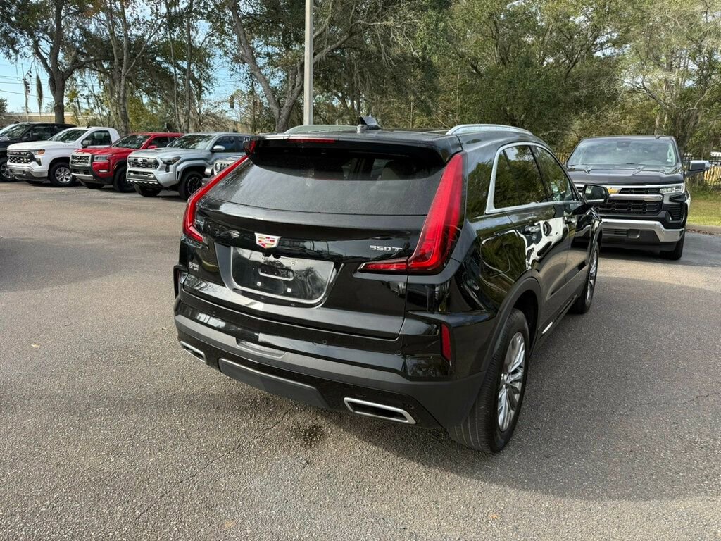 Used 2025 Cadillac XT4 Premium Luxury image 10